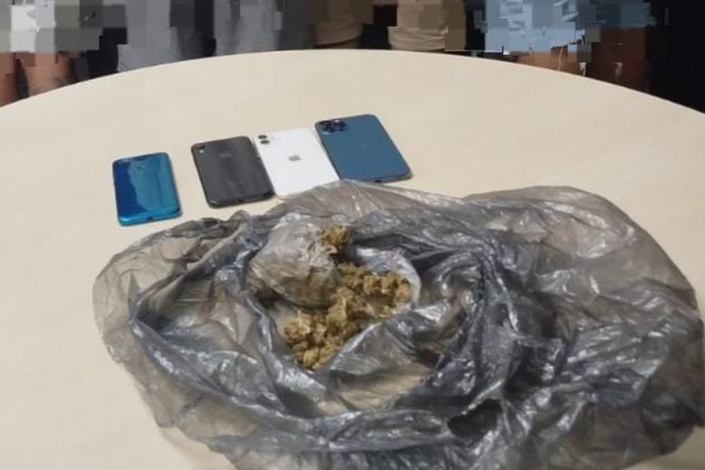 Grupo criminoso &eacute; preso com cinco celulares roubados em Manaus