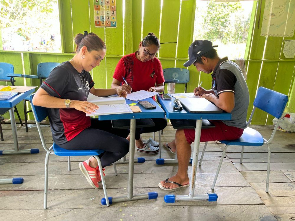 Manaus fortalece ensino bilíngue em comunidades indígenas Manaus fortalece ensino bilíngue em comunidades indígenas