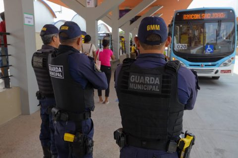 Guarda Municipal apreende menor armado e recupera celular roubado no Terminal 5