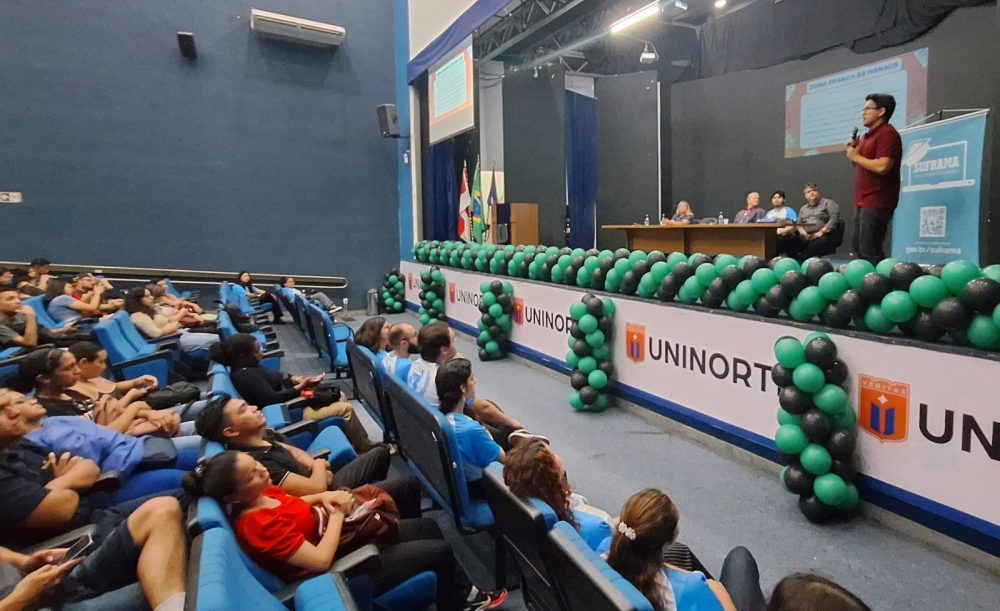 Suframa destaca importância da Zona Franca durante encontro com universitários em Manaus Suframa destaca importância da Zona Franca durante encontro com universitários em Manaus
