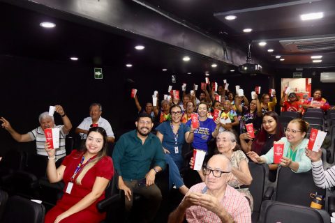 Cinema itinerante leva cultura e inclusão a idosos da Fundação Dr. Thomas em Manaus