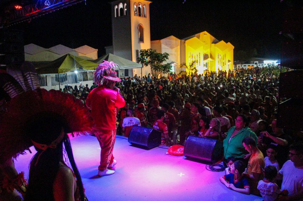 Garantido encerra Festa de São José Operário com apresentação emocionante em Parintins Garantido encerra Festa de São José Operário com apresentação emocionante em Parintins