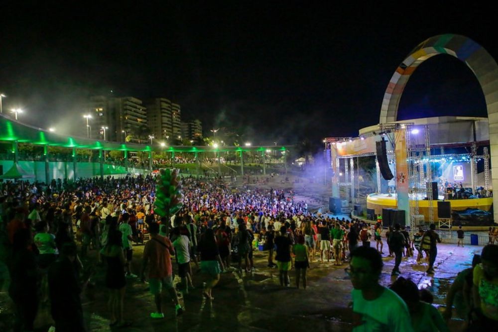 'Festa do Trabalhador' reúne mais de 11 mil pessoas na orla da Ponta Negra em Manaus 'Festa do Trabalhador' reúne mais de 11 mil pessoas na orla da Ponta Negra em Manaus