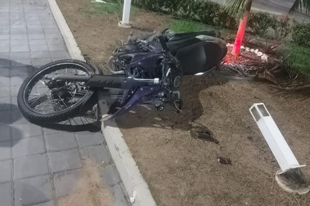 Motociclista morre ao colidir contra poste no bairro Chapada Motociclista morre ao colidir contra poste no bairro Chapada