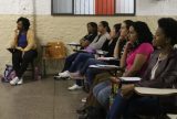 Bolsa de R$ 200 mensais será paga a alunos de cursinhos populares, anuncia MEC