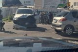 Colisão destrói frente de carro e assusta motoristas na zona sul de Manaus