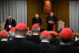Cardeais se recolhem no Vaticano para eleger sucessor de Francisco