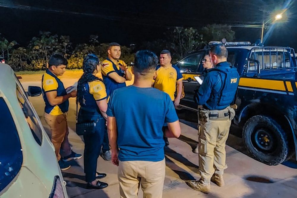 PRF realiza Operação Domiduca e resgata criança em situação de risco no interior do Amazonas PRF realiza Operação Domiduca e resgata criança em situação de risco no interior do Amazonas