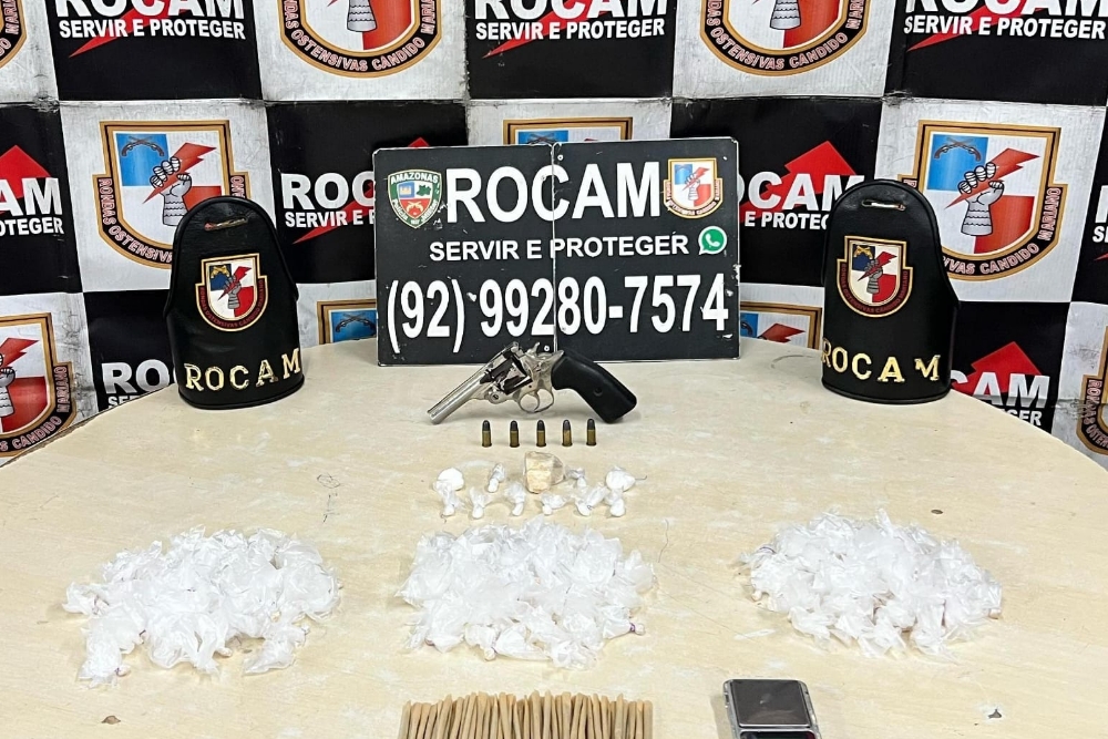 Homem é preso com 170 porções de drogas e 62 cigarros de maconha em Manaus Homem é preso com 170 porções de drogas e 62 cigarros de maconha em Manaus