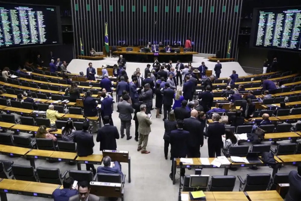 Câmara aprova projeto que amplia número de deputados federais Câmara aprova projeto que amplia número de deputados federais