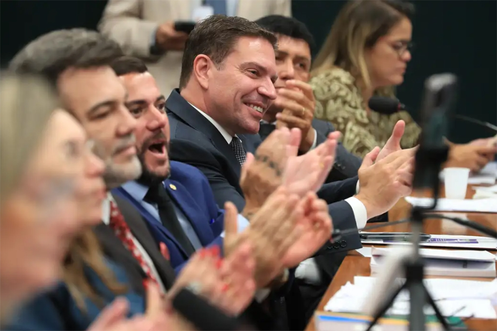 Câmara recorre ao STF para manter suspensão total de processo contra Ramagem Câmara recorre ao STF para manter suspensão total de processo contra Ramagem