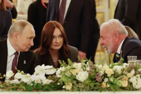 Na Rússia, Lula celebra 80 anos da vitória contra o nazismo