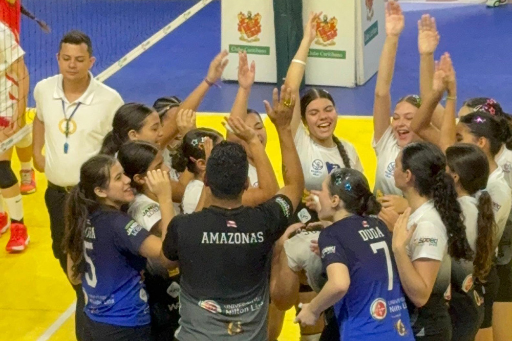 Equipes da Nilton Lins disputam torneios nacionais de vôlei e handebol Equipes da Nilton Lins disputam torneios nacionais de vôlei e handebol