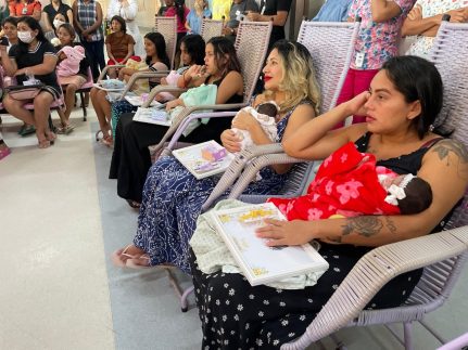 Instituto Dona Lindu homenageia mães de bebês internados com música e café da manhã especial
