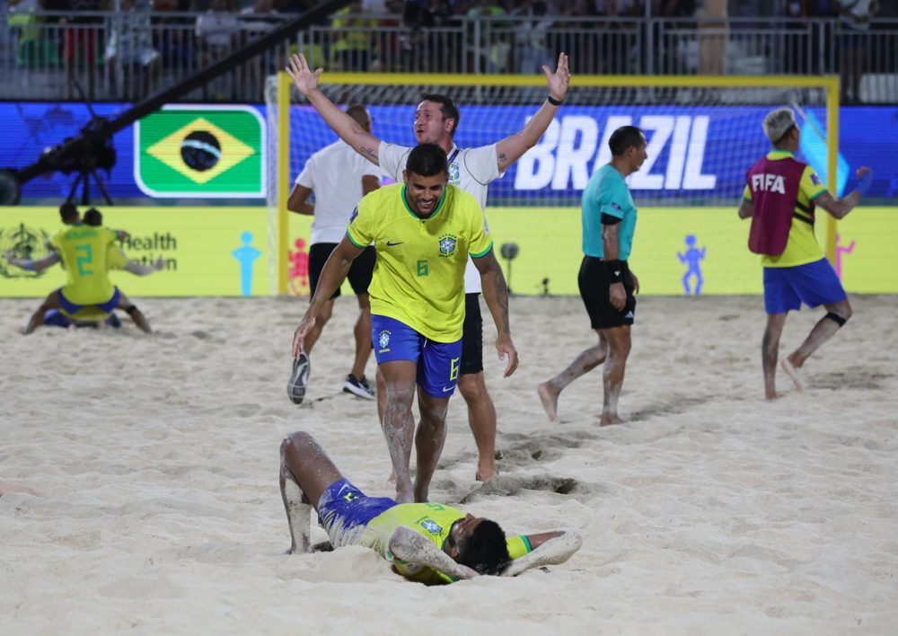Brasil garante vaga na final da Copa do Mundo de beach soccer Brasil garante vaga na final da Copa do Mundo de beach soccer