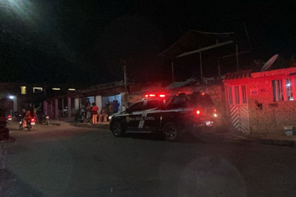 Enteado mata madrasta e irmão a facadas após discussão no bairro Jorge Teixeira Enteado mata madrasta e irmão a facadas após discussão no bairro Jorge Teixeira