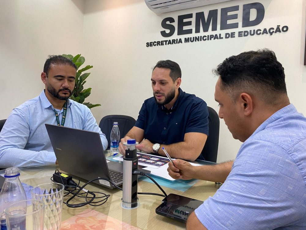 Manaus é destaque em webinário nacional por uso exemplar de recursos da educação integral Manaus é destaque em webinário nacional por uso exemplar de recursos da educação integral