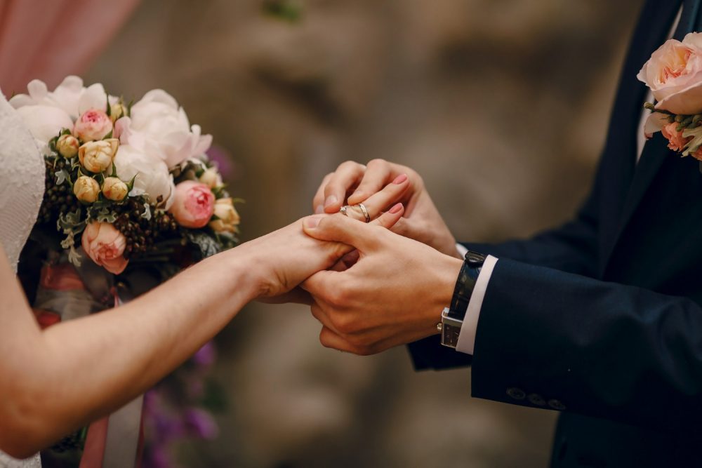 Casamento sem dívidas: Serasa lança guia gratuito de finanças para noivos Casamento sem dívidas: Serasa lança guia gratuito de finanças para noivos