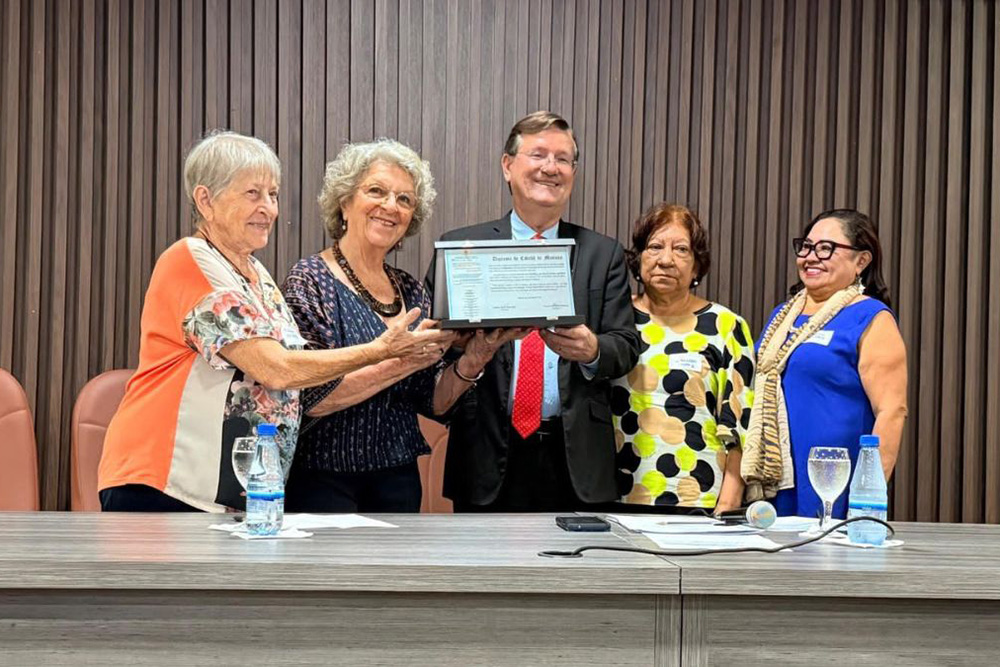 Missionária Nádia Vettori recebe título de cidadã de Manaus Missionária Nádia Vettori recebe título de cidadã de Manaus