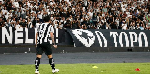 Botafogo vence Estudiantes em jogo dramático e segue vivo na Libertadores