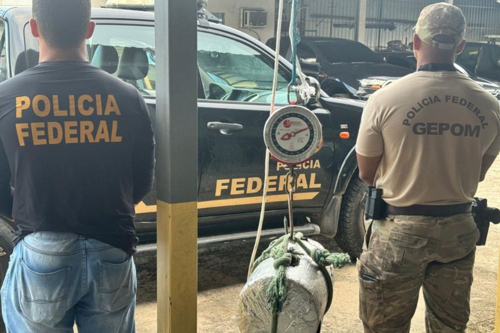 PF apreende 44 kg de cocaína em embarcação no interior do Amazonas PF apreende 44 kg de cocaína em embarcação no interior do Amazonas