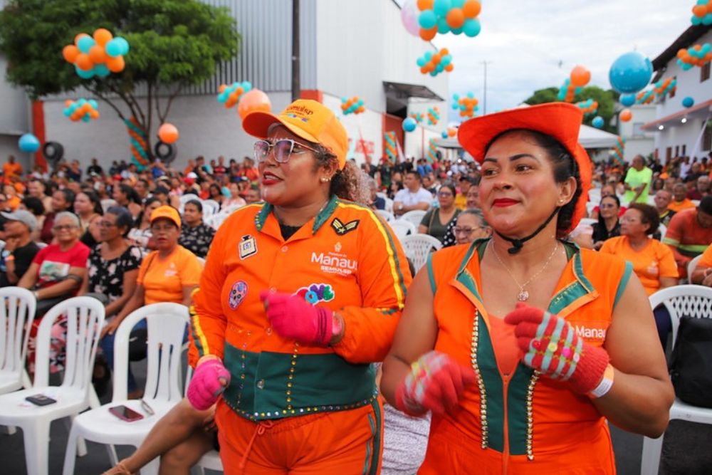 Dia do Gari é celebrado com festa, homenagens e pagamento de produtividade em Manaus Dia do Gari é celebrado com festa, homenagens e pagamento de produtividade em Manaus