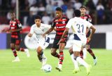 Flamengo supera LDU e se aproxima de vaga nas oitavas da Libertadores