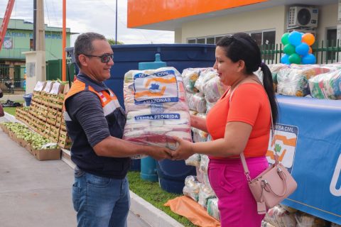 “A ajuda chegou no momento que a gente mais precisa”, disse moradora de Manicoré beneficiada com ajuda humanitária