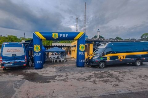 Maio Amarelo: PRF promove ação de saúde para caminhoneiros na BR-319