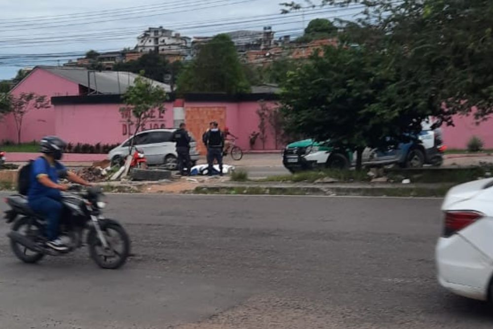Idoso sofre mal súbito e morre ao cair de moto na zona Norte de Manaus Idoso sofre mal súbito e morre ao cair de moto na zona Norte de Manaus