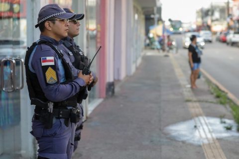 Jovem é preso com balança e 48 porções de drogas no bairro Redenção