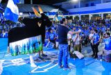 Boi Caprichoso e Marujada homenageiam Dissica Calderaro durante ensaio técnico em Parintins