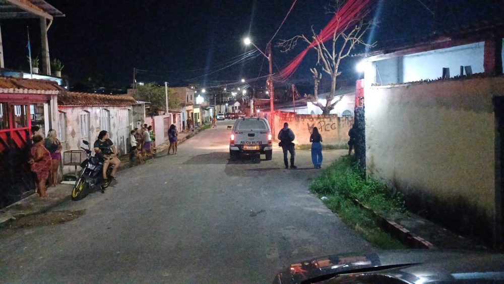 Homem é perseguido e executado com 11 tiros no bairro Cidade Nova Homem é perseguido e executado com 11 tiros no bairro Cidade Nova