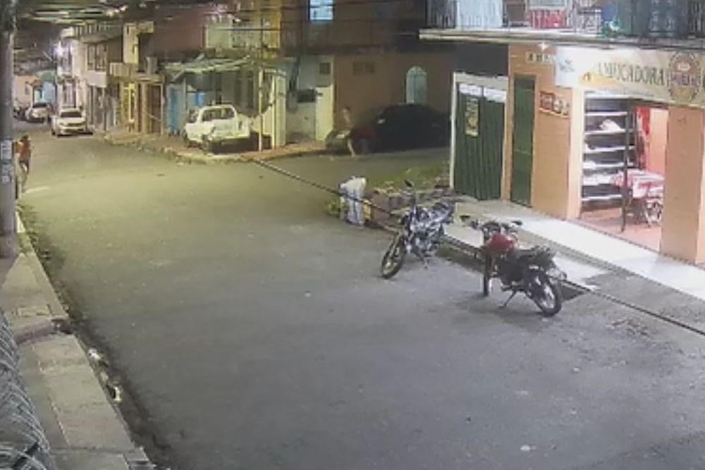 Tiroteio em frente a barbearia deixa dois mortos no bairro Santa Luzia Tiroteio em frente a barbearia deixa dois mortos no bairro Santa Luzia