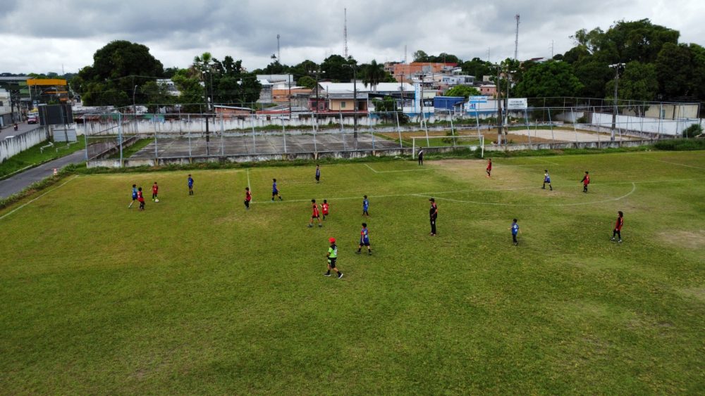 Observador do Esporte Clube Vitória avalia jovens talentos do projeto "Bom de Bola" em Manaus Observador do Esporte Clube Vitória avalia jovens talentos do projeto "Bom de Bola" em Manaus