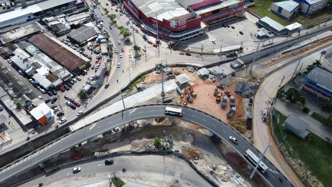 Complexo Viário Rei Pelé passa por remanejamento de postes em Manaus