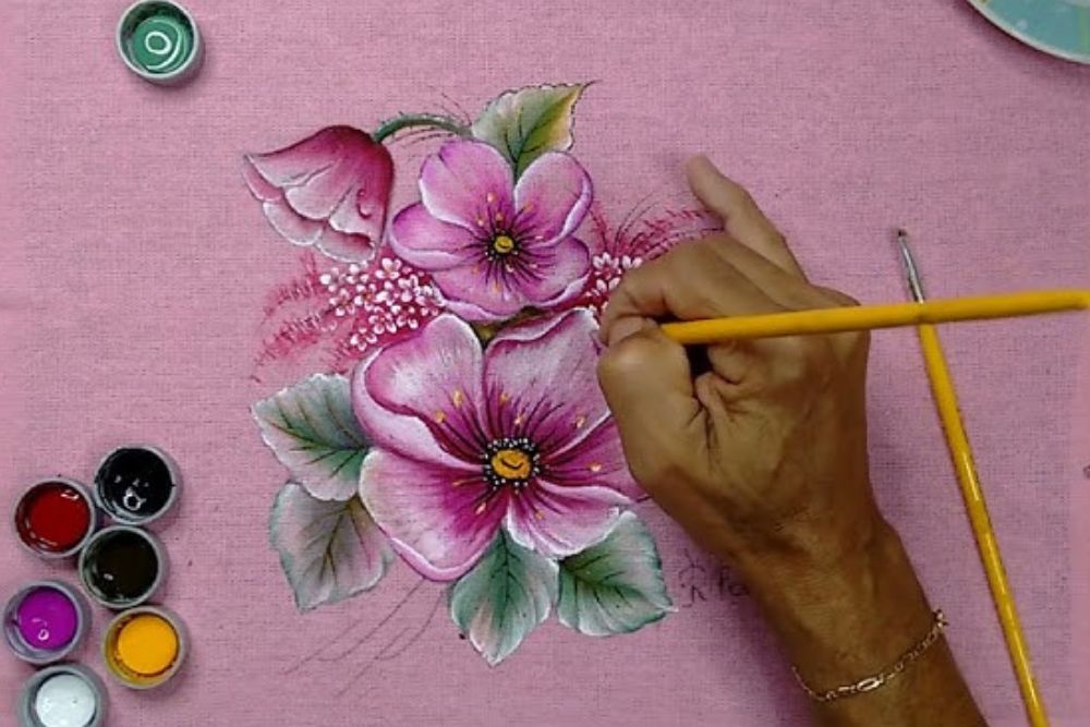 Projeto Colorindo Flores abre inscrições para oficina gratuita de pintura com tintas naturais em Manaus Projeto Colorindo Flores abre inscrições para oficina gratuita de pintura com tintas naturais em Manaus