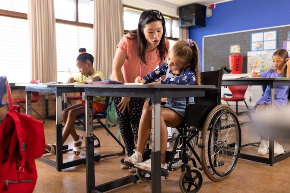 MEC amplia políticas para alfabetização de pessoas com deficiência na EJA MEC amplia políticas para alfabetização de pessoas com deficiência na EJA