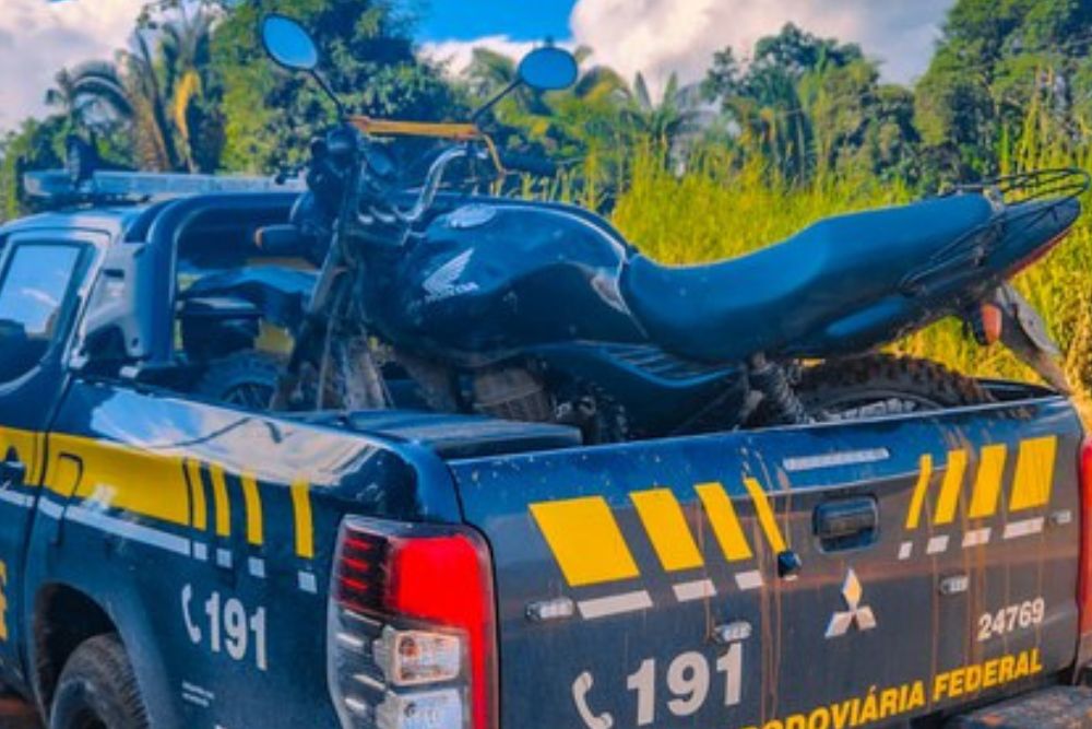 PRF apreende motocicleta com sinais de adulteração em Humaitá PRF apreende motocicleta com sinais de adulteração em Humaitá