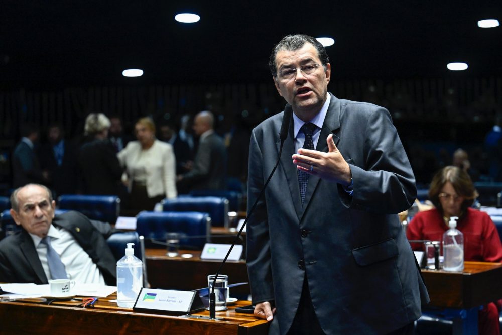 Senador Eduardo Braga apoia PEC que inclui guardas municipais e agentes de trânsito na Segurança Pública Senador Eduardo Braga apoia PEC que inclui guardas municipais e agentes de trânsito na Segurança Pública