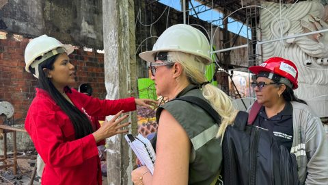 Vigilância em Saúde do AM realiza fiscalização nos galpões da Cidade Garantido com foco na segurança dos trabalhadores