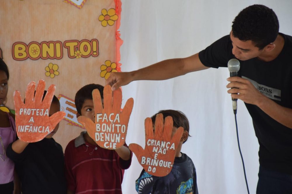 Maio Laranja: Parintins promove a&ccedil;&atilde;o contra viol&ecirc;ncia infantil na comunidade do Mori&aacute;