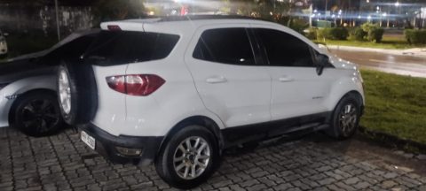 Polícia prende dupla que mantinha mulheres reféns dentro de carro na Ponta Negra