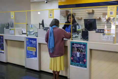 Novo Desenrola terá renegociação presencial em 10 mil agências dos Correios