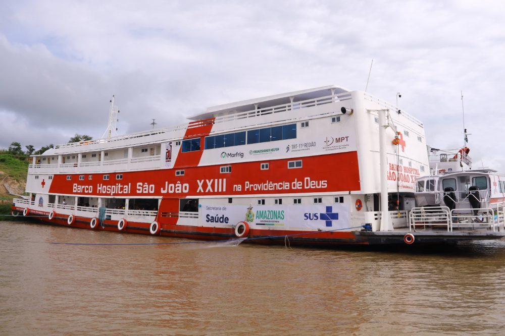 Cheia no AM: Balsa Hospital e Barco São João asseguram atendimento médico à população de Anamã Cheia no AM: Balsa Hospital e Barco São João asseguram atendimento médico à população de Anamã