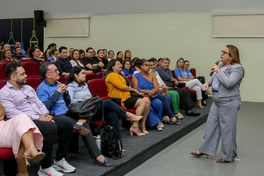 Prefeitura destaca avanços da Educação de Jovens e Adultos em fórum realizado em Manaus Prefeitura destaca avanços da Educação de Jovens e Adultos em fórum realizado em Manaus