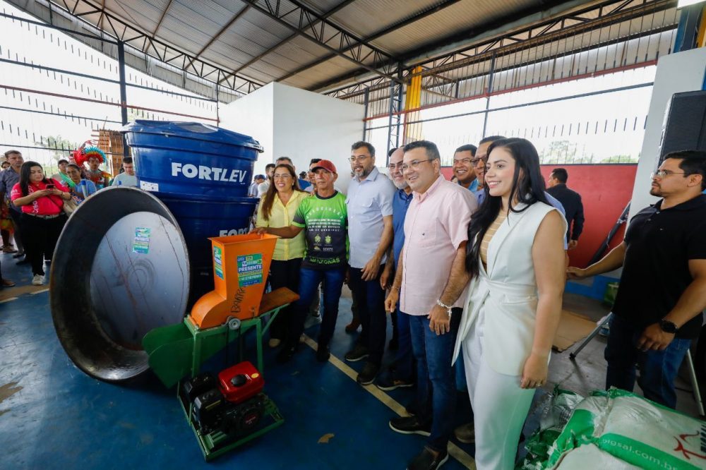 Com presença de Wilson Lima, Barreirinha celebra aniversário com novos investimentos e entrega de benefícios Com presença de Wilson Lima, Barreirinha celebra aniversário com novos investimentos e entrega de benefícios