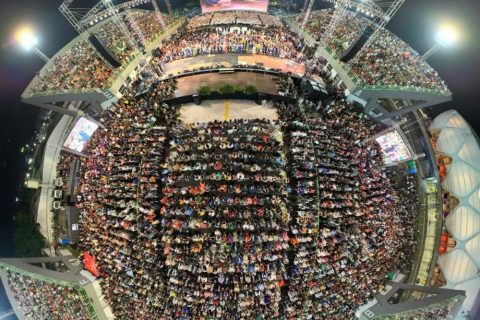 Assembleia de Deus lota sambódromo, em ato religioso e político, com 150 mil fiéis