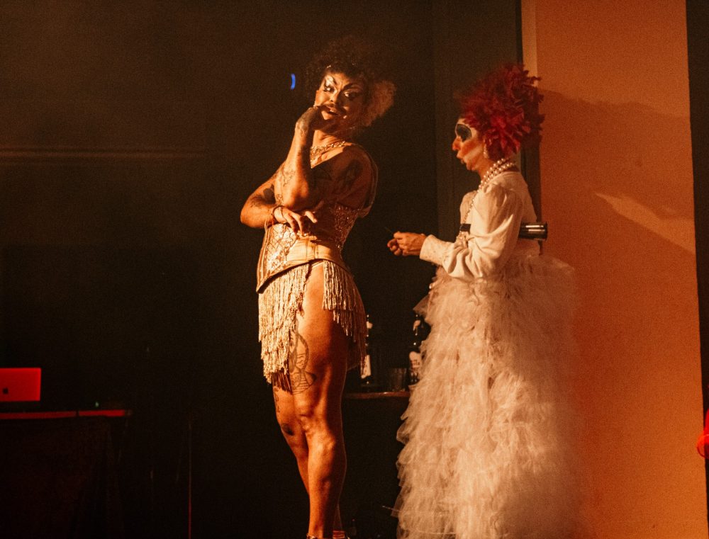 Espetáculo “Sebastião” leva protagonismo LGBTQIAPN+ ao Teatro Gebes Medeiros Espetáculo “Sebastião” leva protagonismo LGBTQIAPN+ ao Teatro Gebes Medeiros