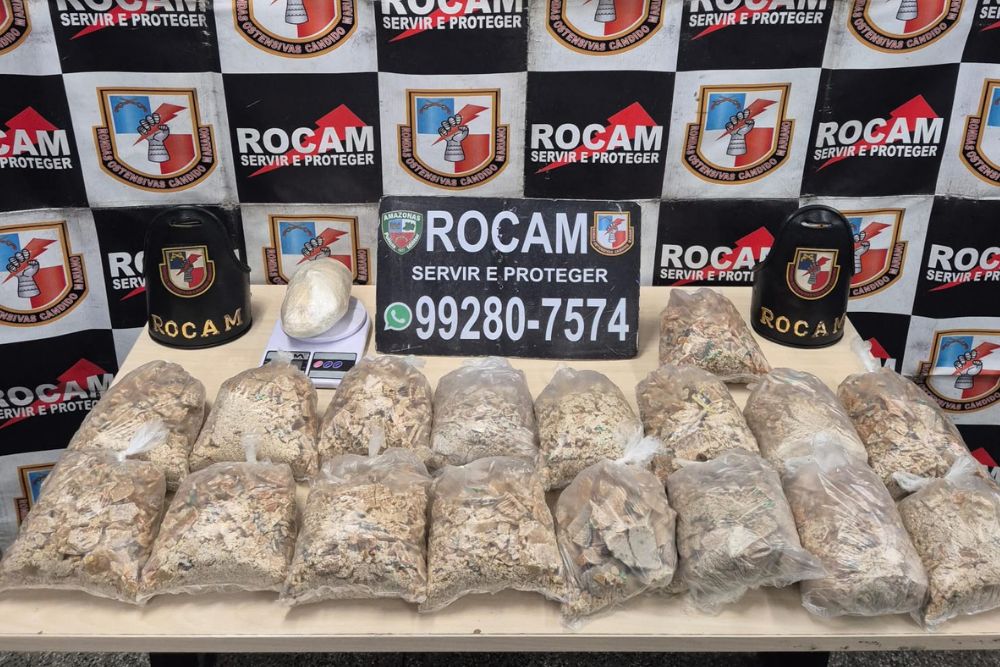 Polícia desmantela laboratório de drogas e apreende 18 pacotes com oxi na Zona Norte de Manaus Polícia desmantela laboratório de drogas e apreende 18 pacotes com oxi na Zona Norte de Manaus